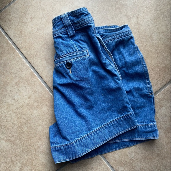 RETRO CUT MID RISE GAP SHORTS - Picture 2 of 8